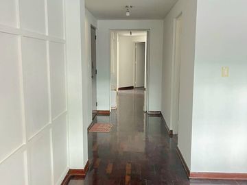 Venta de Amplio Departamento
