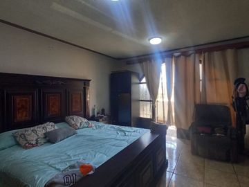 CASA EN VENTA CERCA AV TONALTECAS Y AV JUAREZ.