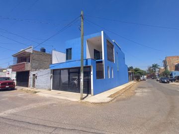 CASA EN VENTA CERCA AV TONALTECAS Y AV JUAREZ.