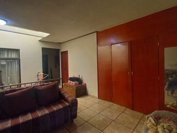 CASA EN VENTA CERCA AV TONALTECAS Y AV JUAREZ.