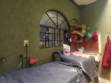 CASA EN VENTA CERCA AV TONALTECAS Y AV JUAREZ.