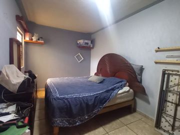 CASA EN VENTA CERCA AV TONALTECAS Y AV JUAREZ.
