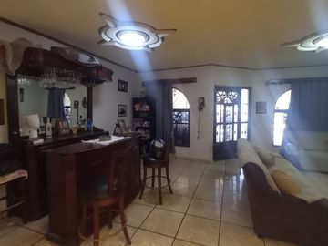 CASA EN VENTA CERCA AV TONALTECAS Y AV JUAREZ.