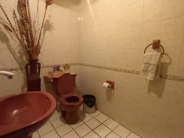 CASA EN VENTA CERCA AV TONALTECAS Y AV JUAREZ.