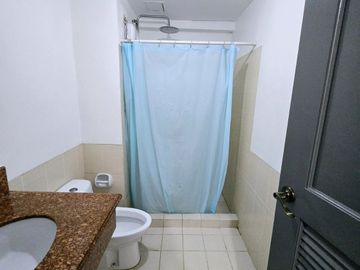 For Sale: 1-Bedroom Unit in Royal Palm Residences