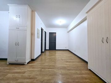 For Sale: 1-Bedroom Unit in Royal Palm Residences