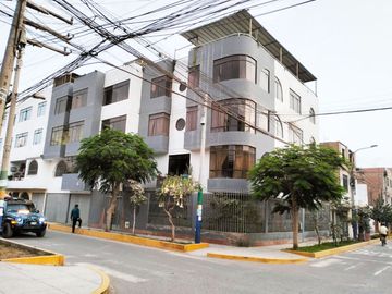 VENTA DE CASA EN ESQUINA  EN URB TRES HORIZONTES  SAN MARTIN DE PORRES