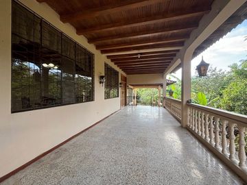 Amplia propiedad en venta en Malacatos