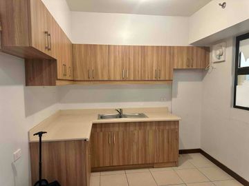 The Birchwood 2BR Two Bedroom with Service Area near BGC and NAIA FOR SALE WC231