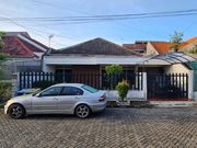 Rumah di Klampis Anom Hadap Utara