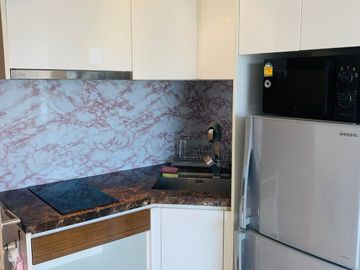 Partial Sea View condo for sale with Hot price at Phratumnak