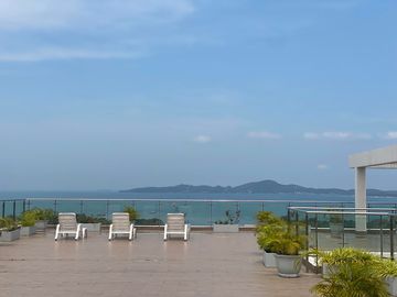 Partial Sea View condo for sale with Hot price at Phratumnak