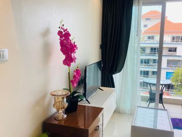 Partial Sea View condo for sale with Hot price at Phratumnak