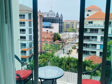 Partial Sea View condo for sale with Hot price at Phratumnak