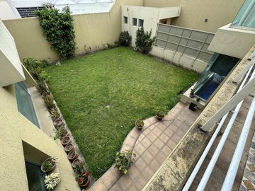 Casa Indepedniente en venta Urb El Condado 410 mtrs2 con amplios jardines Segunda Etapa