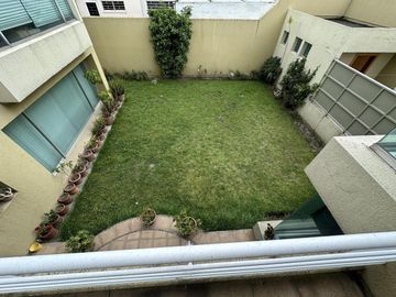 Casa Indepedniente en venta Urb El Condado 410 mtrs2 con amplios jardines Segunda Etapa