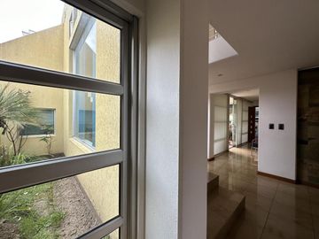 Casa Indepedniente en venta Urb El Condado 410 mtrs2 con amplios jardines Segunda Etapa