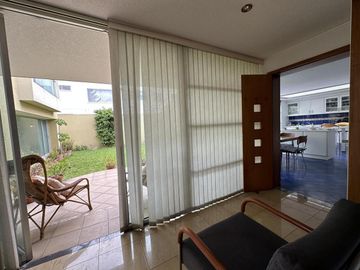 Casa Indepedniente en venta Urb El Condado 410 mtrs2 con amplios jardines Segunda Etapa