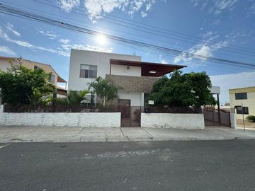casa de venta en manta zona sur G/R