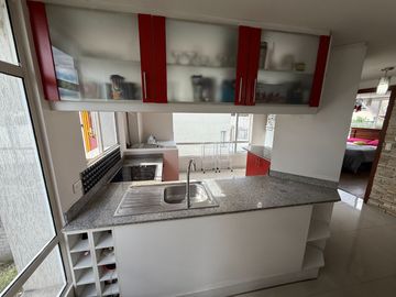 Departamento en Venta (2 Dormitorios.) - 90 m² - La Primavera - Cumbaya