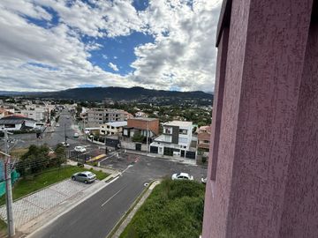 Departamento en Venta (2 Dormitorios.) - 90 m² - La Primavera - Cumbaya