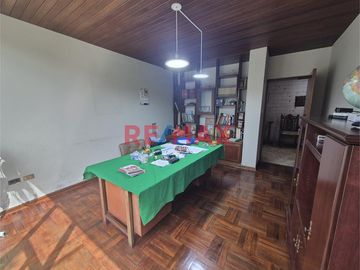 Vendo Casa Como Terreno – 2,337 M² En Residencial Monterrico