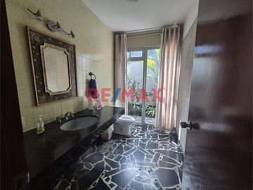 Vendo Casa Como Terreno – 2,337 M² En Residencial Monterrico