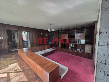 Vendo Casa Como Terreno – 2,337 M² En Residencial Monterrico