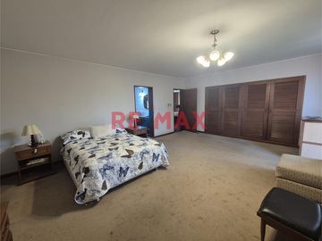 Vendo Casa Como Terreno – 2,337 M² En Residencial Monterrico