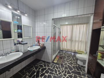 Vendo Casa Como Terreno – 2,337 M² En Residencial Monterrico