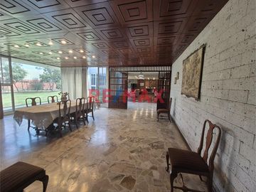 Vendo Casa Como Terreno – 2,337 M² En Residencial Monterrico