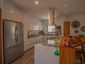 Casa en Residencial, con Espacios Versátiles y Estilo Único