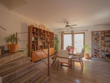 Casa en Residencial, con Espacios Versátiles y Estilo Único