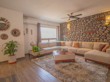 Casa en Residencial, con Espacios Versátiles y Estilo Único