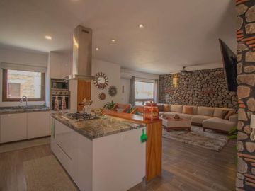 Casa en Residencial, con Espacios Versátiles y Estilo Único
