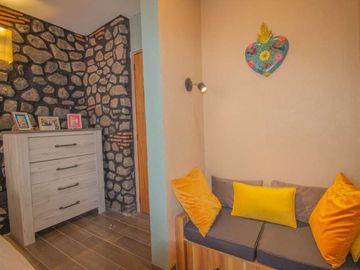 Casa en Residencial, con Espacios Versátiles y Estilo Único