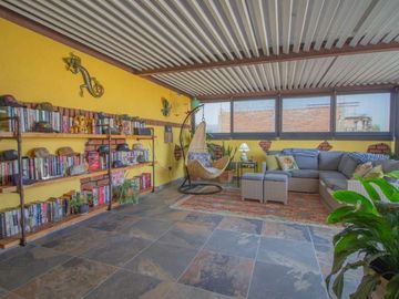 Casa en Residencial, con Espacios Versátiles y Estilo Único