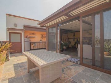 Casa en Residencial, con Espacios Versátiles y Estilo Único
