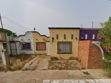 CASA DE RECUPERACIÓN BANCARIA EN CALLE CARDENAL, FRACC. LAS ARBOLEDAS, COSOLEACAQUE, VERACRUZ, ¡NO SE ACEPTAN CREDITOS!