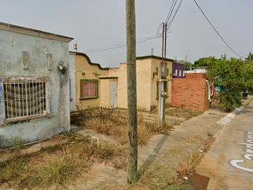 CASA DE RECUPERACIÓN BANCARIA EN CALLE CARDENAL, FRACC. LAS ARBOLEDAS, COSOLEACAQUE, VERACRUZ, ¡NO SE ACEPTAN CREDITOS!