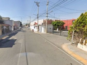 Hermosa y amplia casa con excelentes acabados y todas las comodidades que soñaste.