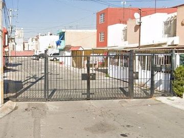 Hermosa y amplia casa con excelentes acabados y todas las comodidades que soñaste.