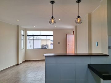 ¡VENTA OCASIÓN DEPARTAMENTO A MEDIA CUADRA DE PARQUE EN URB. LA TRINIDAD!