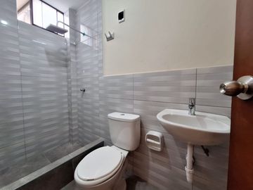 ¡VENTA OCASIÓN DEPARTAMENTO A MEDIA CUADRA DE PARQUE EN URB. LA TRINIDAD!