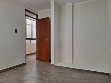 ¡VENTA OCASIÓN DEPARTAMENTO A MEDIA CUADRA DE PARQUE EN URB. LA TRINIDAD!