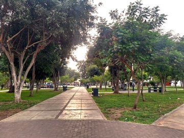 ¡VENTA OCASIÓN DEPARTAMENTO A MEDIA CUADRA DE PARQUE EN URB. LA TRINIDAD!
