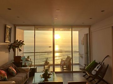 LINDO Y ESPACIOSO PENT-HOUSE DÚPLEX CON LA MEJOR VISTA AL CENTRO DE LA BAHÍA DE CABALLEROS