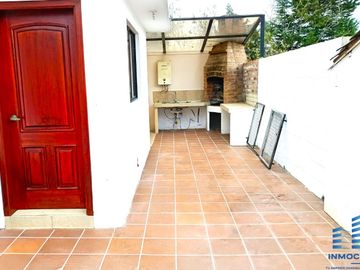🏡 Casa de 3 pisos en VENTA en San Juan de Conocoto – 5 habitaciones – 372 m² – Conjunto privado