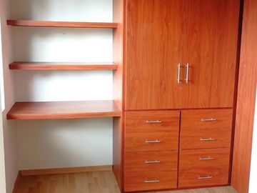 🏡 Casa de 3 pisos en VENTA en San Juan de Conocoto – 5 habitaciones – 372 m² – Conjunto privado