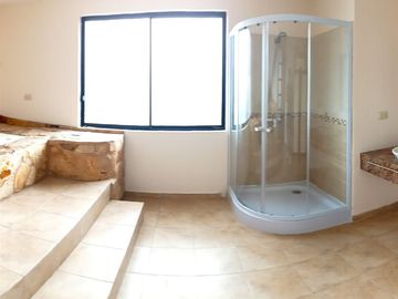 🏡 Casa de 3 pisos en VENTA en San Juan de Conocoto – 5 habitaciones – 372 m² – Conjunto privado